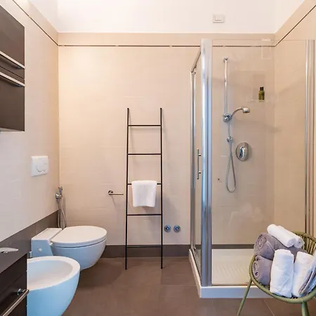 Delle Scienze 11 アパート *